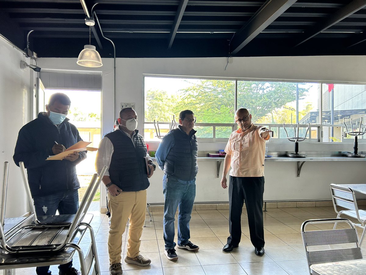 SIDISSPC_GobOax's tweet photo. Durante la visita del titular de la @Omayorssp @laloximeneztux, se realizó un recorrido de supervisión de inmuebles y áreas que integran las #SIDI para dar seguimiento y atención oportuna,a las necesidades de esta Subsecretaría. @IvanGarcia_A @SSPC_GobOax @salomonj  @UPCOaxaca https://t.co/jIxfSh0CNu