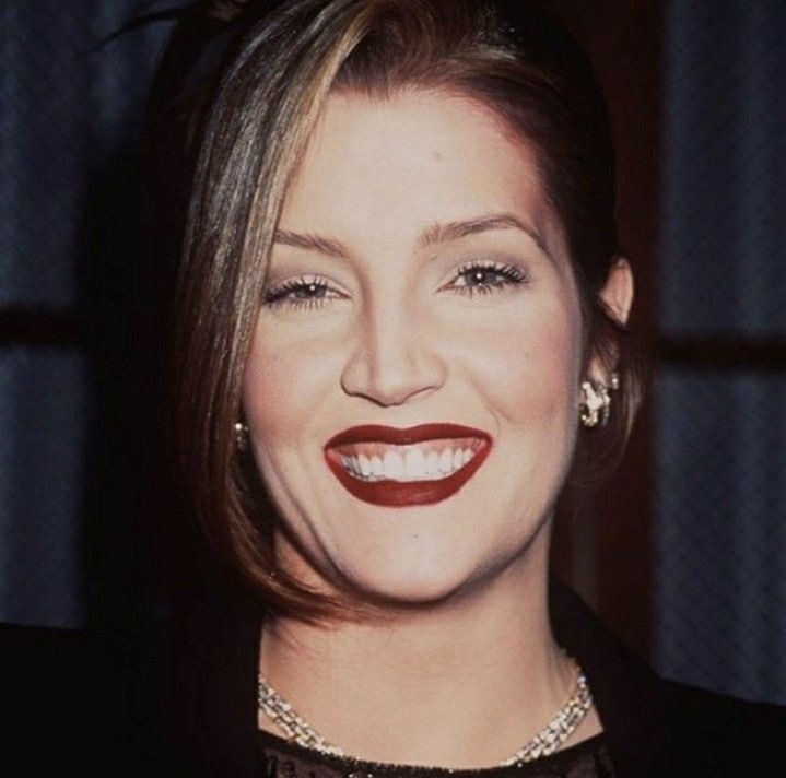 applejackalope's tweet photo. my hands are shaking😭 im in shock & almost cry. according to TMZ, Lisa suffered a heart attack and hospitalized. pls pray for @LisaPresley & stay strong my angel. please come back, we need your smile..🤍 #lisamariepresley #lisapresley #lisamarie #loveforlisamarie #loveforlisa https://t.co/YsA95JqEM4