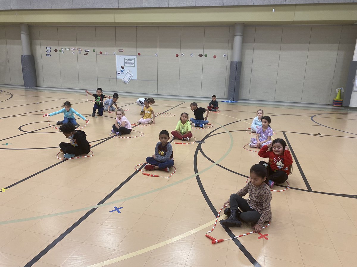 MrsRodgers707's tweet image. My kindergarten students today!!! WOW!!!! Introduction to jump ropes, showed their shape knowledge, and had FUN! #dundalkPE #mystudentsrock