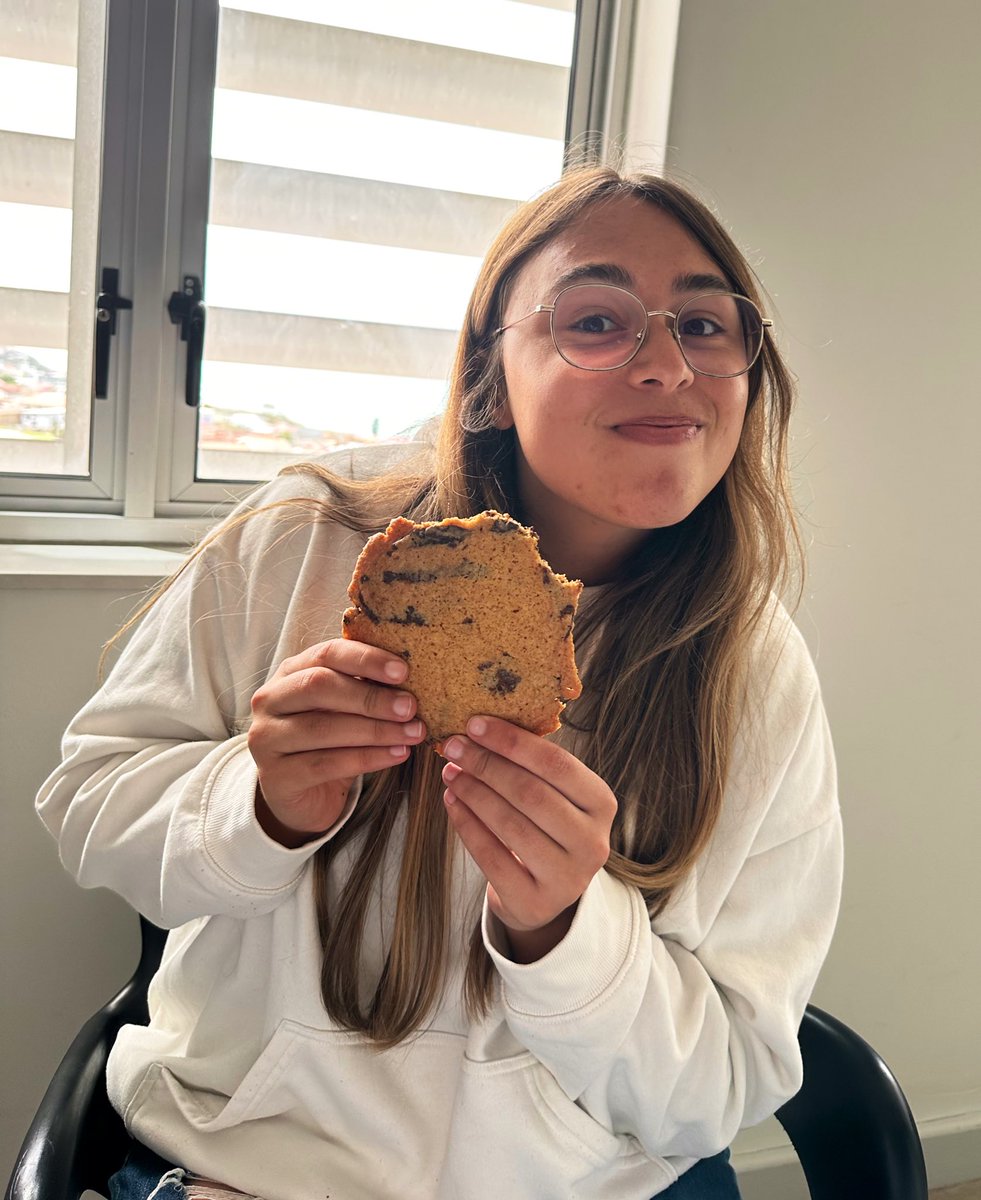 sYnaPscsgo's tweet image. Find yourself a girl who’s willing to wait night and day, 3 days in a row, by your side making sure you’re alright. Beyond blessed to call you mine and walk into 2023 with you❤️💛
Also those cookies looked amazing