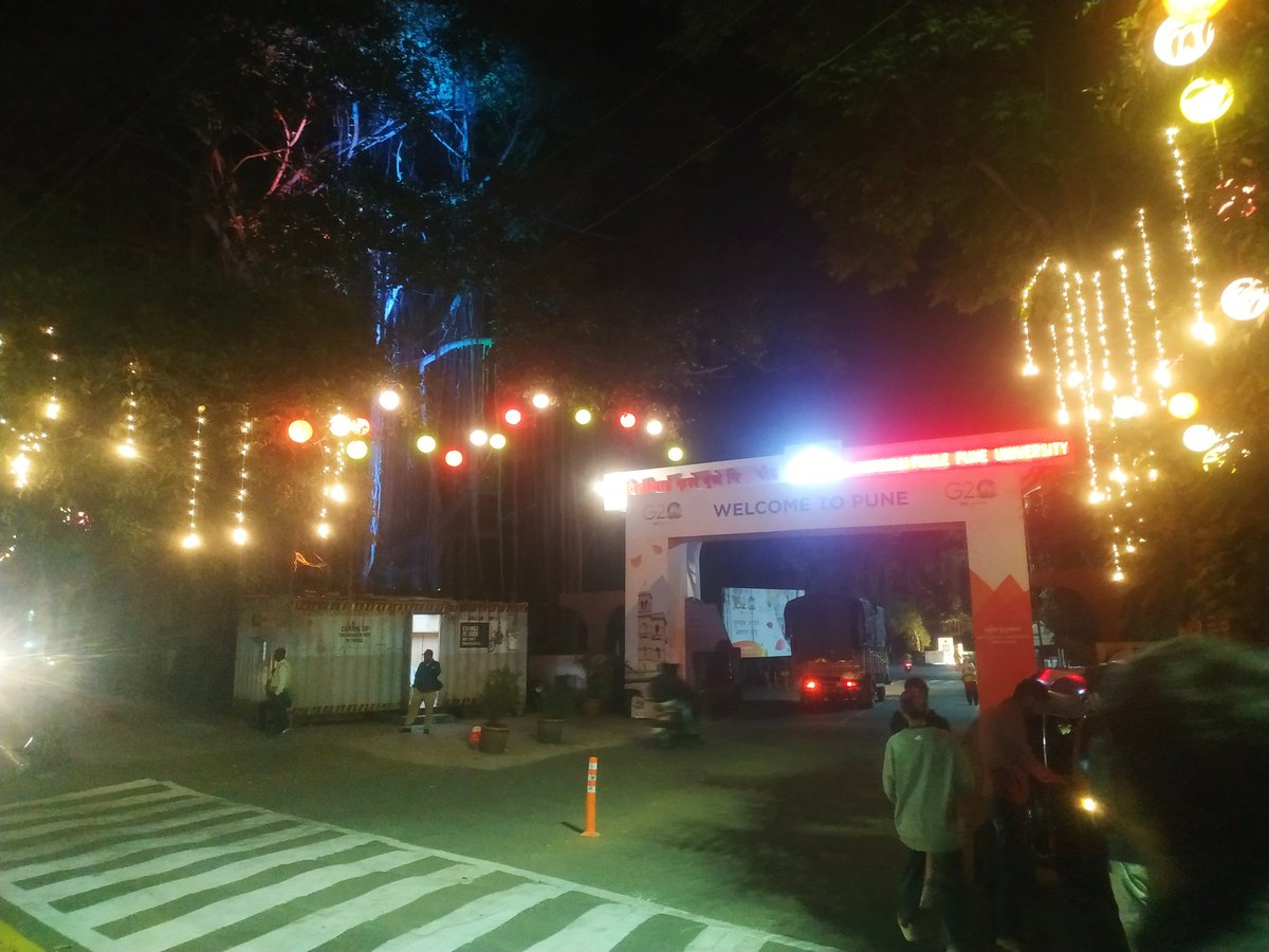 _kulkarni_A's tweet photo. If this is the working speed of public Works around university area on the occasion of #G20 meeting at #sppu , then  at least one meeting should be held every month at University of pune #sppu #G20 #G20India #G20InPune #savitribaiphuleuniverstiy https://t.co/ndPfYIMuVh