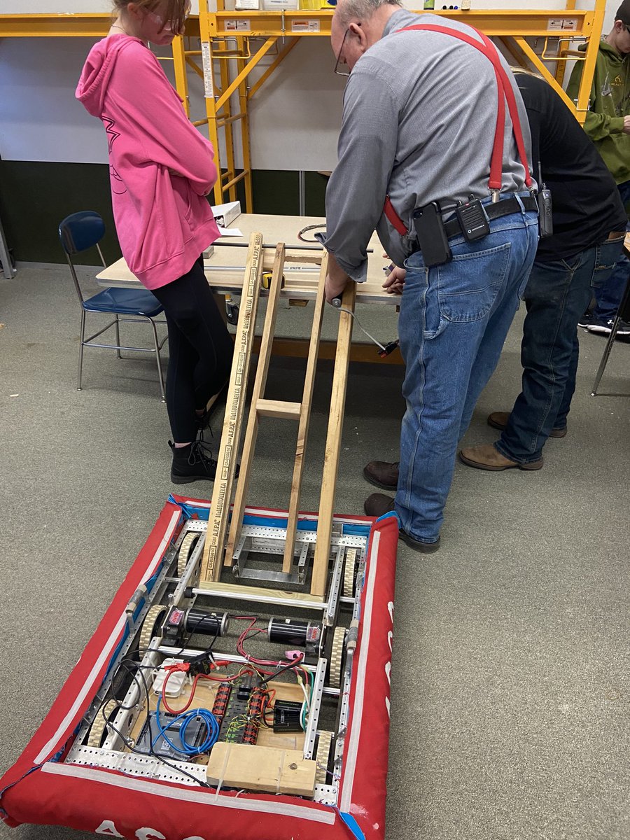 cybertigers4663's tweet photo. Starting to build our robots arm!

#omgrobots #chargedup #team4663 #FRC #FRCteam #robotics https://t.co/bXOeqa0Rig
