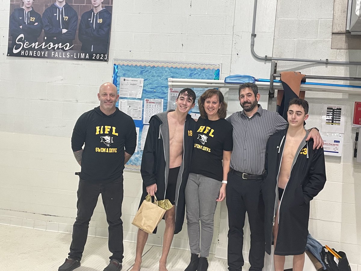 HFLCSDAthletics's tweet photo. Christian Vitale and family !  ⁦@HFLSwim_Dive⁩ senior night ! https://t.co/AFm7eZrdH6