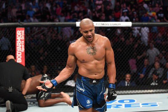LeColisee_off's tweet photo. 🔁 pour Ciryl « Méchant Gamin » Gane 🇫🇷

❤️ pour Jon « Bones » Jones 🦴

#UFC285 https://t.co/WITeqjgEB1