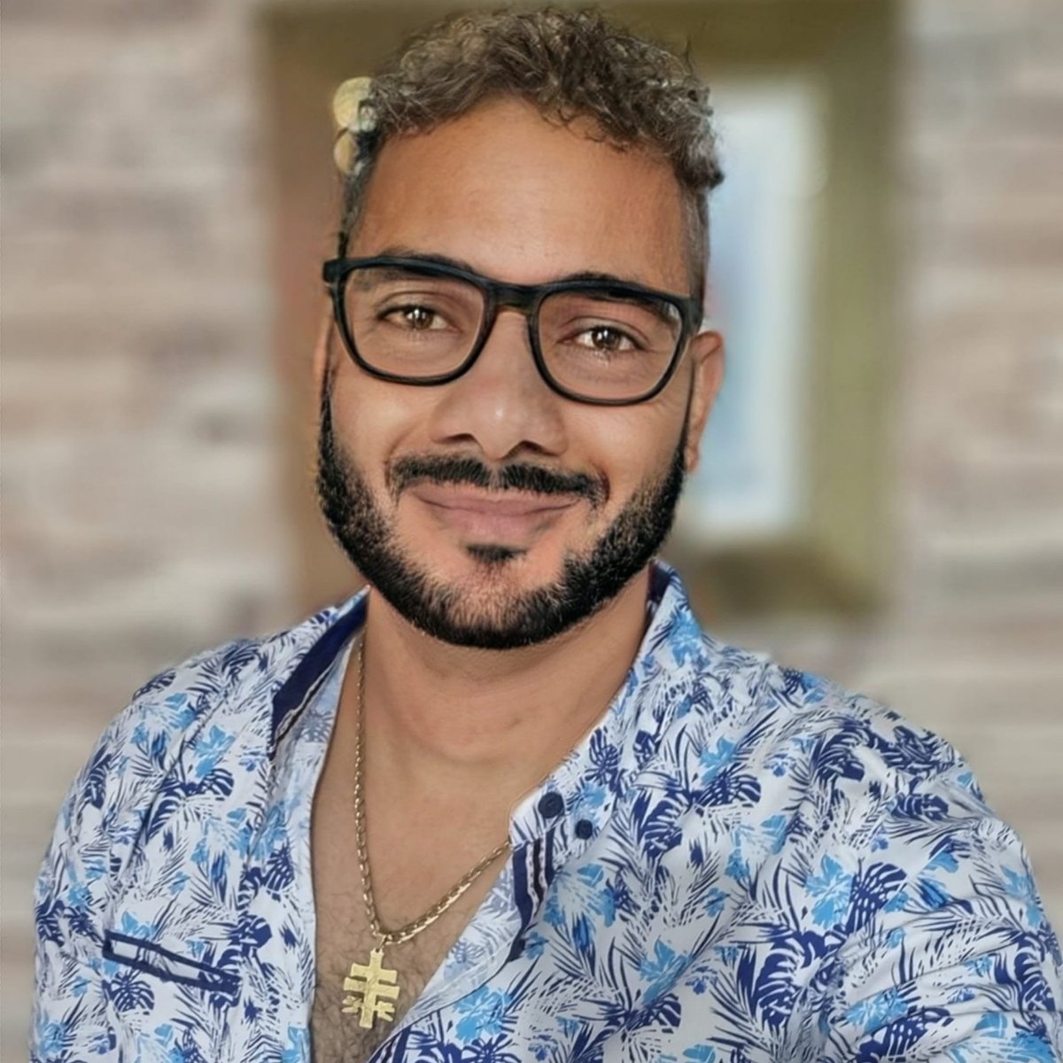 "Para ser irremplazable, uno debe buscar siempre ser diferente" Coco Chanel.
#NuevaFotoDePerfil