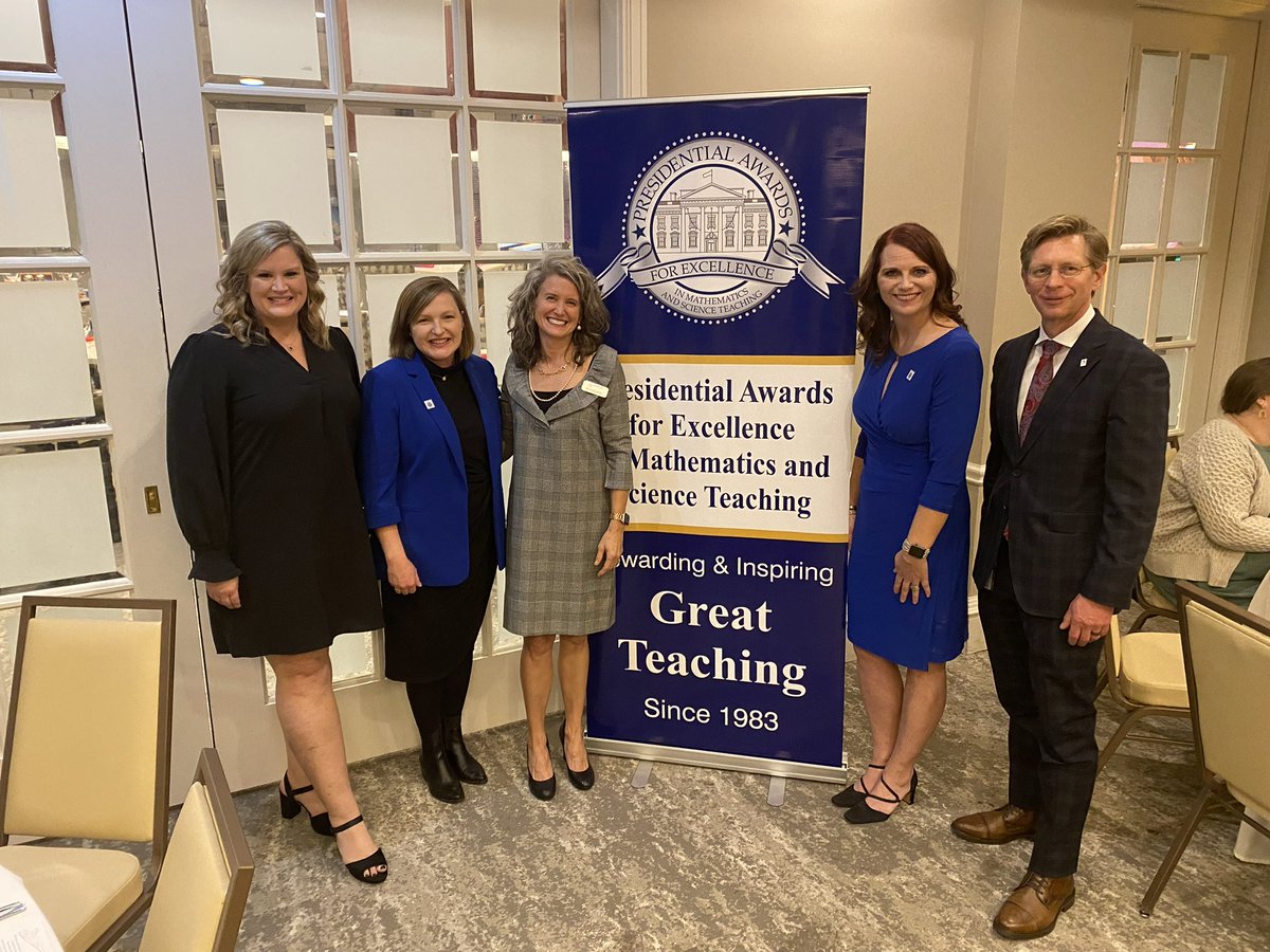 amandau27's tweet image. Also present at the PAEMST awards dinner was @NicoleBaranov from @HutchensElem! As a national PAEMST awardee, Nicole presented tips to the finalists and was also recognized with a beautiful eagle trophy. @MobilePublicSch was well-represented! #LearningLeading