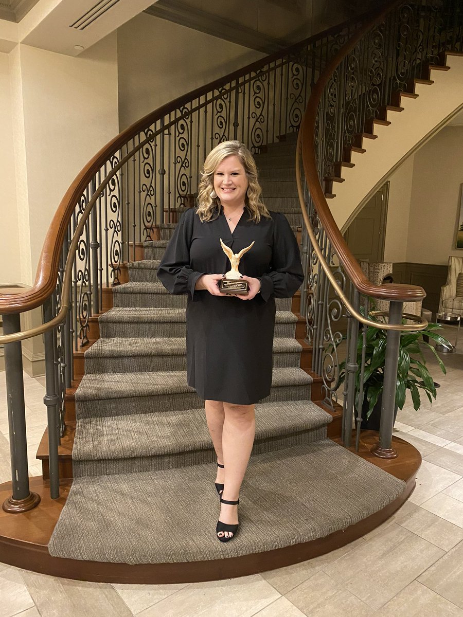 amandau27's tweet image. Also present at the PAEMST awards dinner was @NicoleBaranov from @HutchensElem! As a national PAEMST awardee, Nicole presented tips to the finalists and was also recognized with a beautiful eagle trophy. @MobilePublicSch was well-represented! #LearningLeading