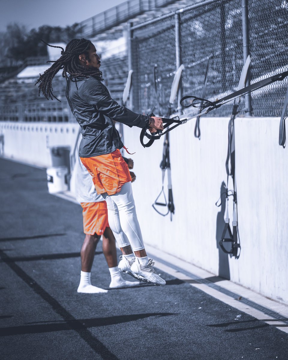 UFLSeaDragons's tweet photo. #Flicks from today 📸

#XFL2023 | #TheOrangeEdit https://t.co/y6qlLCVrxZ