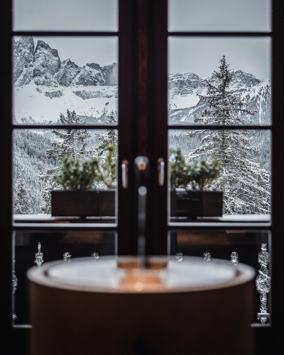 valentinpilate's tweet photo. Douceurs hivernales à FORESTIS 🌲

L’aventure dans les Dolomites se termine au sein de cette adresse d’exception nichée au cœur des montagnes et de la forêt. La nature envahit les lieux, c’était merveilleux.

#dolomites #forestis #alpes https://t.co/X4KaVh732X