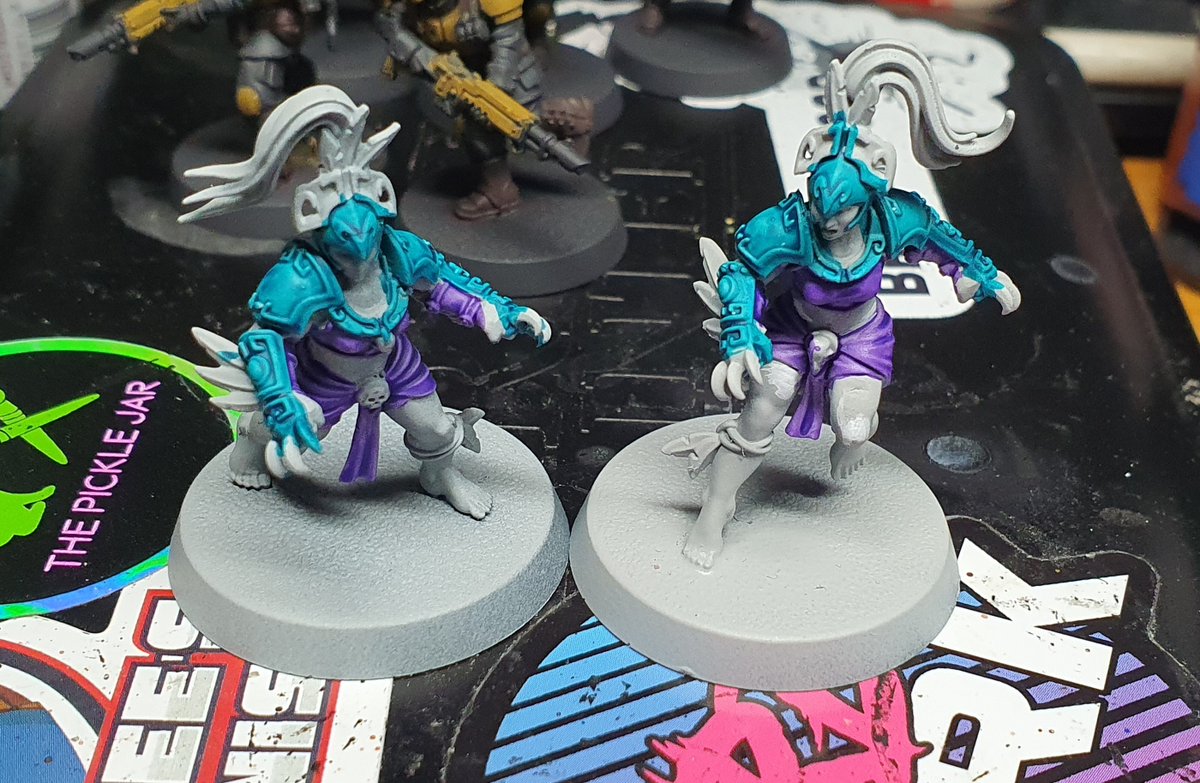 Bram_Paints's tweet photo. #hobbystreak day 12 - tonights WIPs accidentally resembled this meme. Not 100% sold on the colour combo as being perfect yet on the Amazons, but hopefully finishing one of will give me the nudge I need to be happy with it. #paintingwarhammer #warhammercommunity #bloodbowl https://t.co/JYjequzwBS
