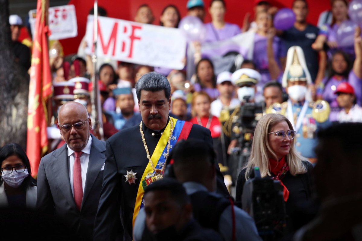 jorgerpsuv's tweet photo. Como lo establece el Art. 237 de nuestra Constitución de la República Bolivariana de Venezuela, la Asamblea Nacional recibe hoy a nuestro Presidente Nicolás Maduro quien presentará el Mensaje Anual a la Nación 2022, año de la consolidación económica y la paz política. https://t.co/BoG183cZnc