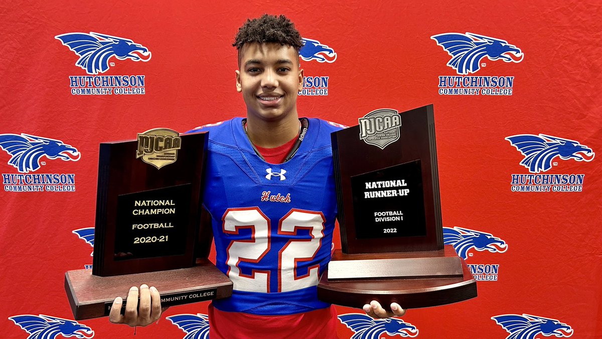 I had a great time <a href="/BlueDragonsFB/">Hutchinson Blue Dragon Football</a> today! Awesome learning about the culture and program❤️💙 <a href="/CoachDrewDallas/">Drew Dallas</a>
