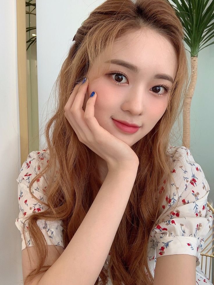 LulletOfficial's tweet photo. It's time to celebrate our maknae! We are so proud of our #BabyMay #CherryBullet https://t.co/7rS3vIyr6j