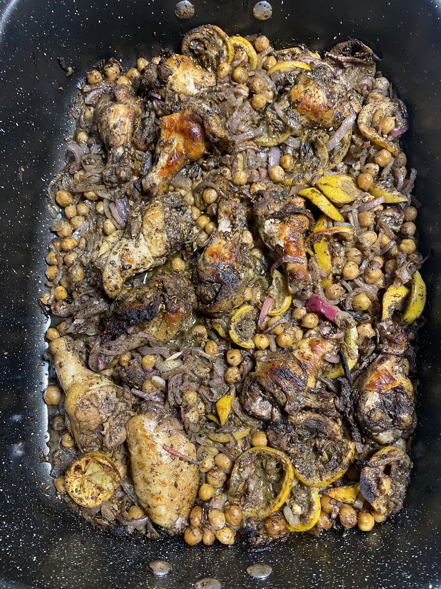 AliAlAhmed_en's tweet photo. Oven chicken #Palestinian style with Sumak & #Zatar . I enjoy, you only look. https://t.co/AOAsG0kYuB
