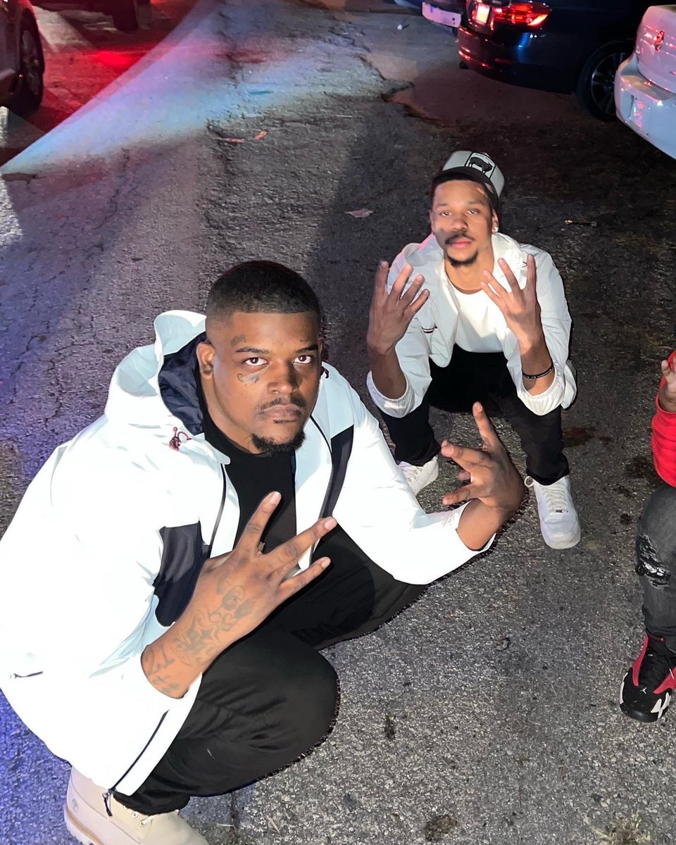 Dful42's tweet photo. Mane i hit ya yesterday bitch you ain’t hit me back after court we talked couple days before that shit was looking up for ya even through adversity hold ya head up Gangsta I know you gone walk that shit down free da real  #FREESTRETCH https://t.co/0BnyB7eEct