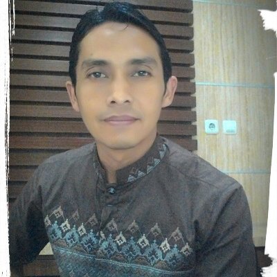 Yakin mau nimpuk presiden pake batako?