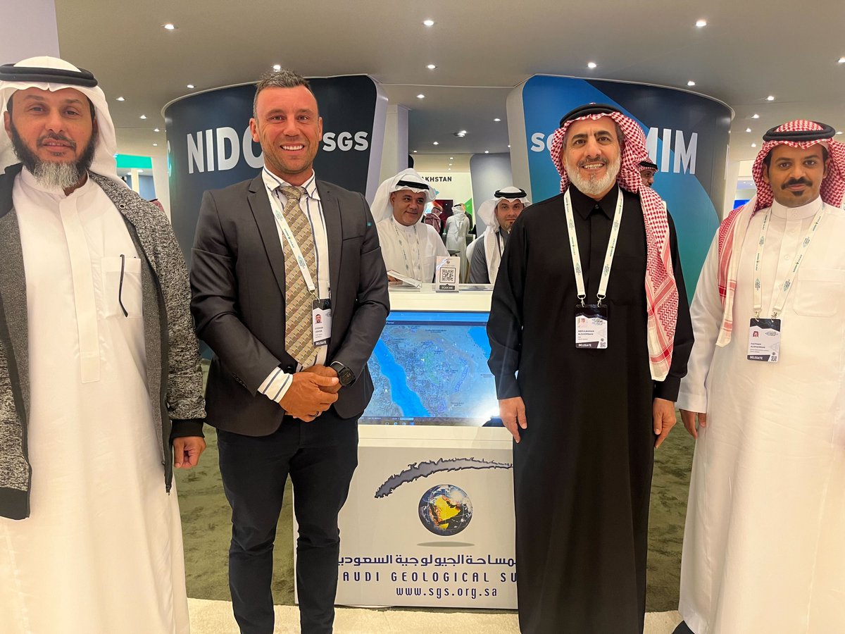 fleetspace's tweet photo. Senior Enterprise Account Executive Steve Ledger discussing @fleetspace's #ExoSphere real-time exploration technology at the #FutureMineralsForum in Saudi Arabia.
Here with the team from Saudi Geological Survey.
#WeAreExplorers #FleetSpace #Geode #MiningSolution #CriticalMinerals https://t.co/HDHAmwDJWr
