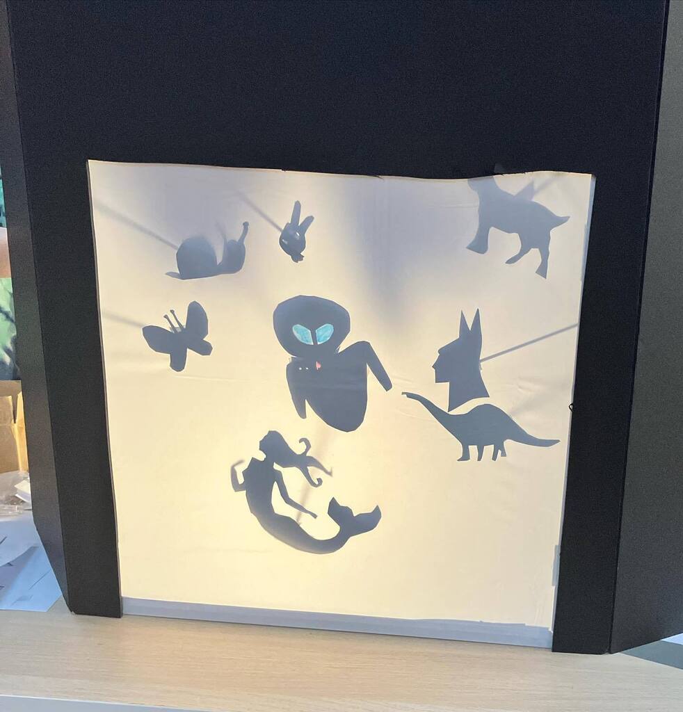 First Art and Puppetry class of 2023 was a success! 
Today was all about Light and Shadow with still life sketches and shadow puppet making. Just look at those shadows!! #artteacher #teachingartist instagr.am/p/CnVQyM_rucm/