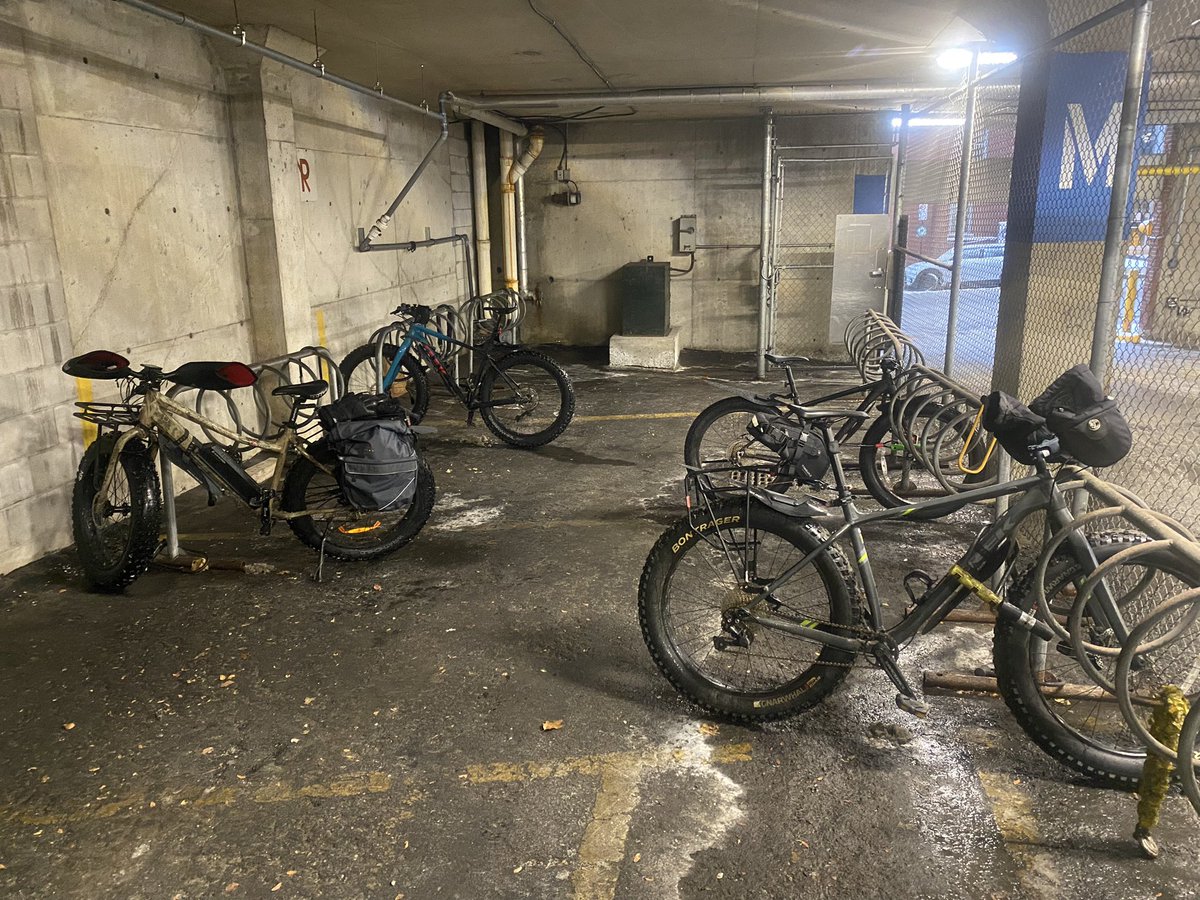 ottawaheartrob's tweet photo. My @OttawaHospital colleagues are pretty badass
#WhatStorm ?
Grateful for covered bike cage https://t.co/LyuNeNmoUr