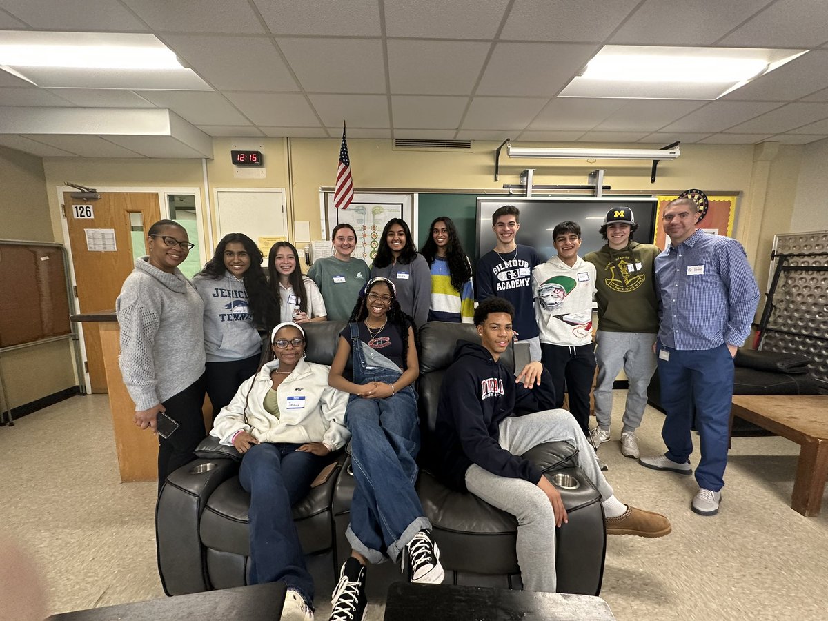 Ray_Velez0709's tweet photo. Great day as members of LEAD from #JerichoHS and Southside HS joined together to have impactful conversations about diversity, equity and inclusion, as well as build meaningful connections.  @Drdsmith20 https://t.co/GMNDRToqKZ
