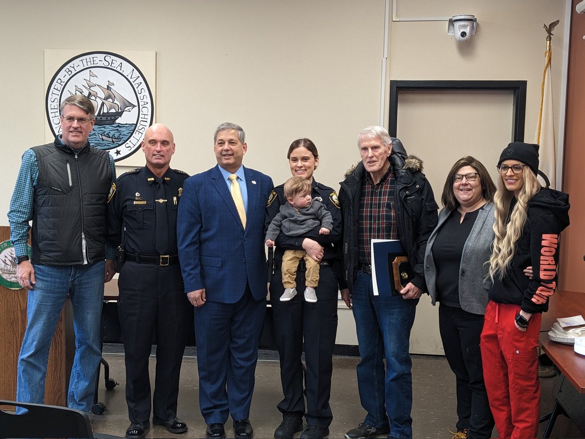 RepAMF's tweet image. Thank you to retired Sgt. Alan Gilson for 50 years of service to the Manchester PD, the longest in department history and possibly all of MA!

I was glad to join @SenBruceTarr to present citations from the House, Senate, and governor in recognition of Alan's service.
