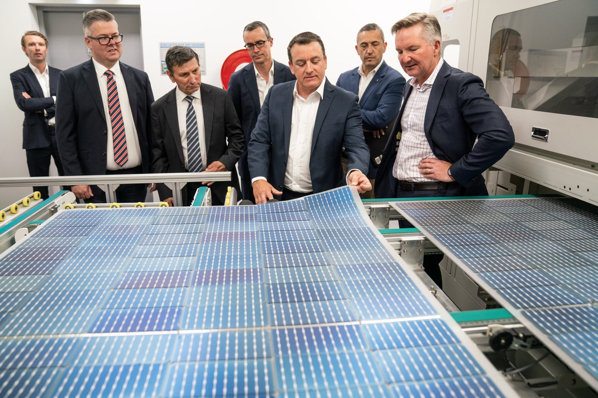 TindoSolar's tweet photo. Incredibly proud that The Hon @Bowenchris MP was on hand alongside Owner/Director Glenn Morelli to open the Tindo Solar facility in Mawson Lakes as the new ACEPV! (Australian Centre of Excellence in Photovoltaics)
#tindo #acepv #green #sun #solar #australianmade #tindosolar https://t.co/ZP3OmzDSoH