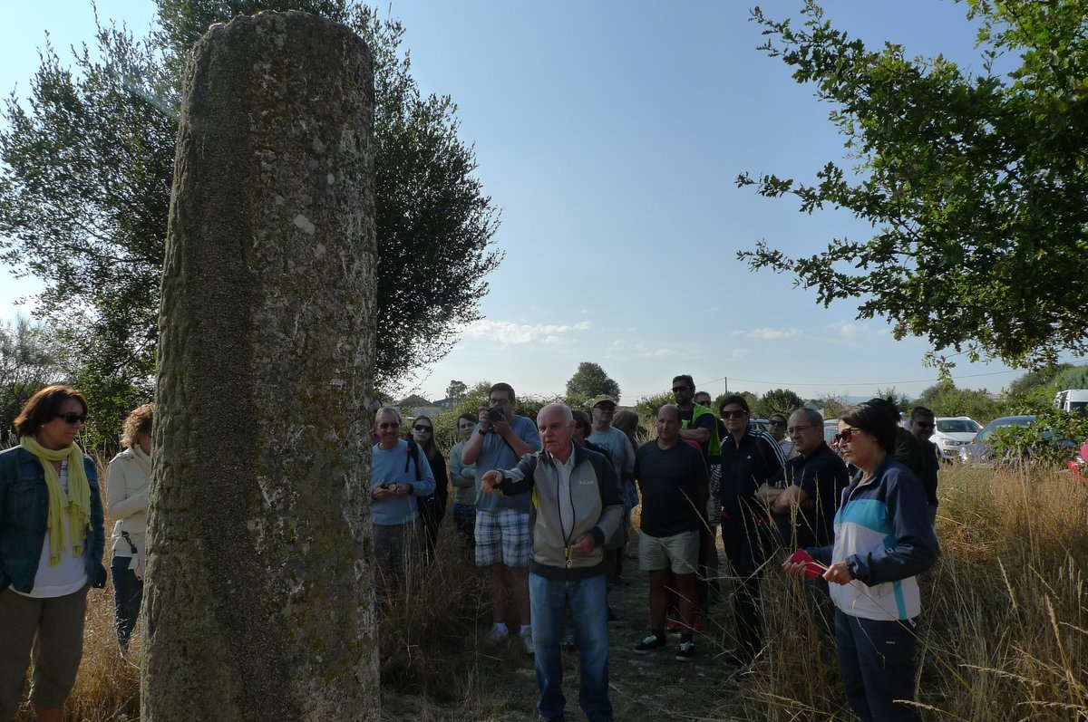 limiator's tweet photo. #Memoriarural 2015: Explicacións do profesor e investigador #AntonioRodríguezColmenero da @UniversidadeUSC sobre o #miliario de Zadagós - Milla LXXI da #VíaXVIII ou #VíaNova (#Sandiás #Ourense) @Aquis3D https://t.co/M1m9tjj3XN