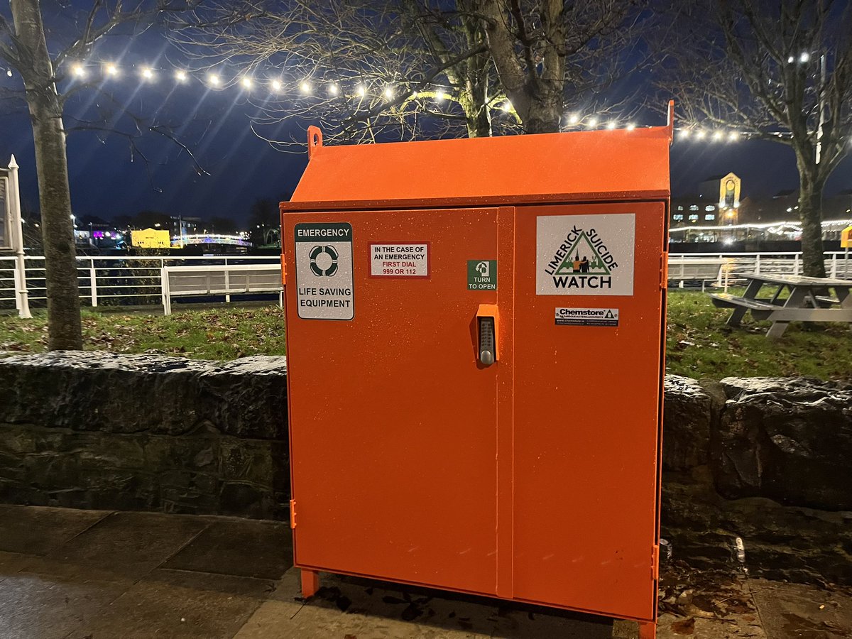 SeanRyanT's tweet photo. #100daysofwalking #rainynight ☔️🌧️🌚 music 🎼 🎸 https://t.co/qrt1Nat621
#Rain #January #Walking #Limerick @TheTweetyStone Great 👍 addition #LimerickSuicideWatch life saving equipment #ClancysStrand https://t.co/tH5a4F0hSU