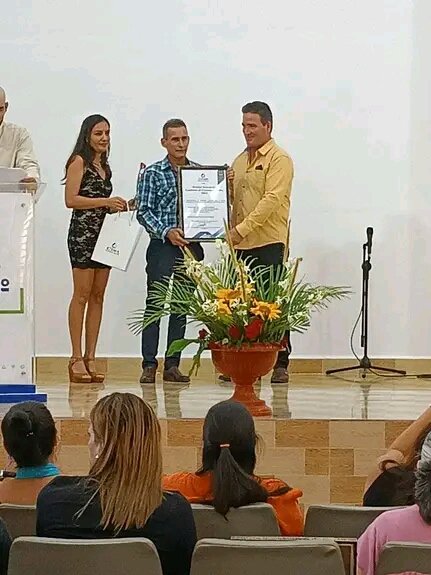 BatistaYanara's tweet photo. #TrabajadoresProtagonistas en diferentes escenarios,  tuvo hoy #Holguín  celebración por el día del trabajador Eléctrico y de   la Ciencia, simposio sobre la vida de #Fidel y asambleas de representantes. El mejor homenaje al #Aniversario84CTC
@CubaCentral 
@SerranoIdalmis https://t.co/chFxpC3D9J