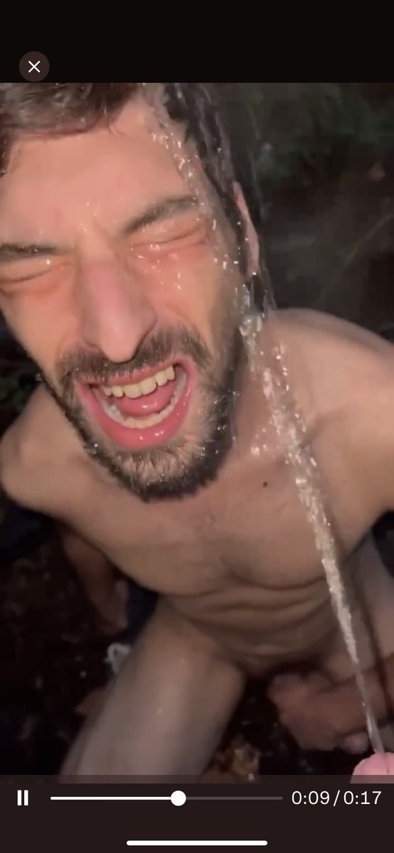 Mirko mainetti 
Si fa pisciare in bocca nei parchi