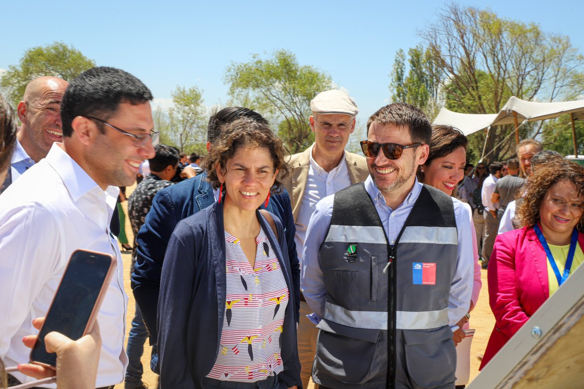 Grenergy_eu's tweet photo. Grenergy reinforces its commitment to Chile with Gran Teno, its largest solar farm, 240 MW. @druizdeandres participates with Minister @DiegoPardow and Minister @Maisa_Rojas at the pre-inauguration of the plant. 

#climatechange #renewableenergies https://t.co/sk4dHodbeg