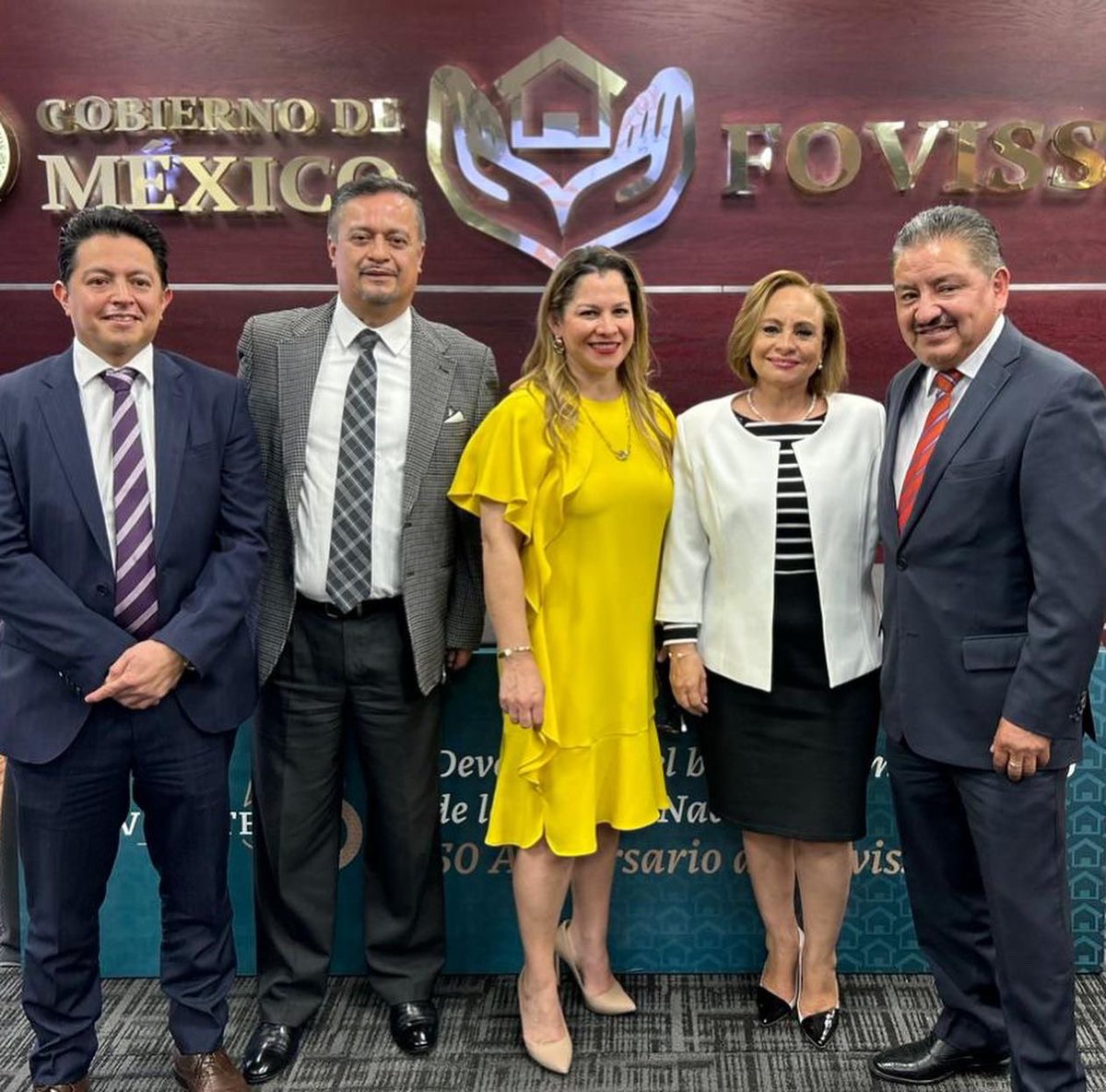NormaLilianaDra's tweet photo. Les recuerdo que ya está a la venta el cachito de la @lotenal que conmemora el #50aniversario del @FOVISSSTEmx. Lo pueden comprar en miles de puntos de venta. Mucha suerte a todos!!! https://t.co/8I7cBeMei5