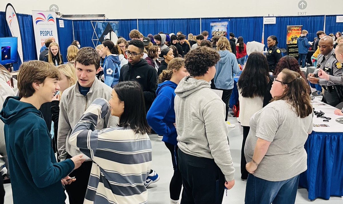 vanessajirik's tweet photo. So many of my students were talking about how much they enjoyed the Career Expo! What a wonderful opportunity to learn about career opportunities. #fcps #cte #lafayette https://t.co/WM7FyZQHfj