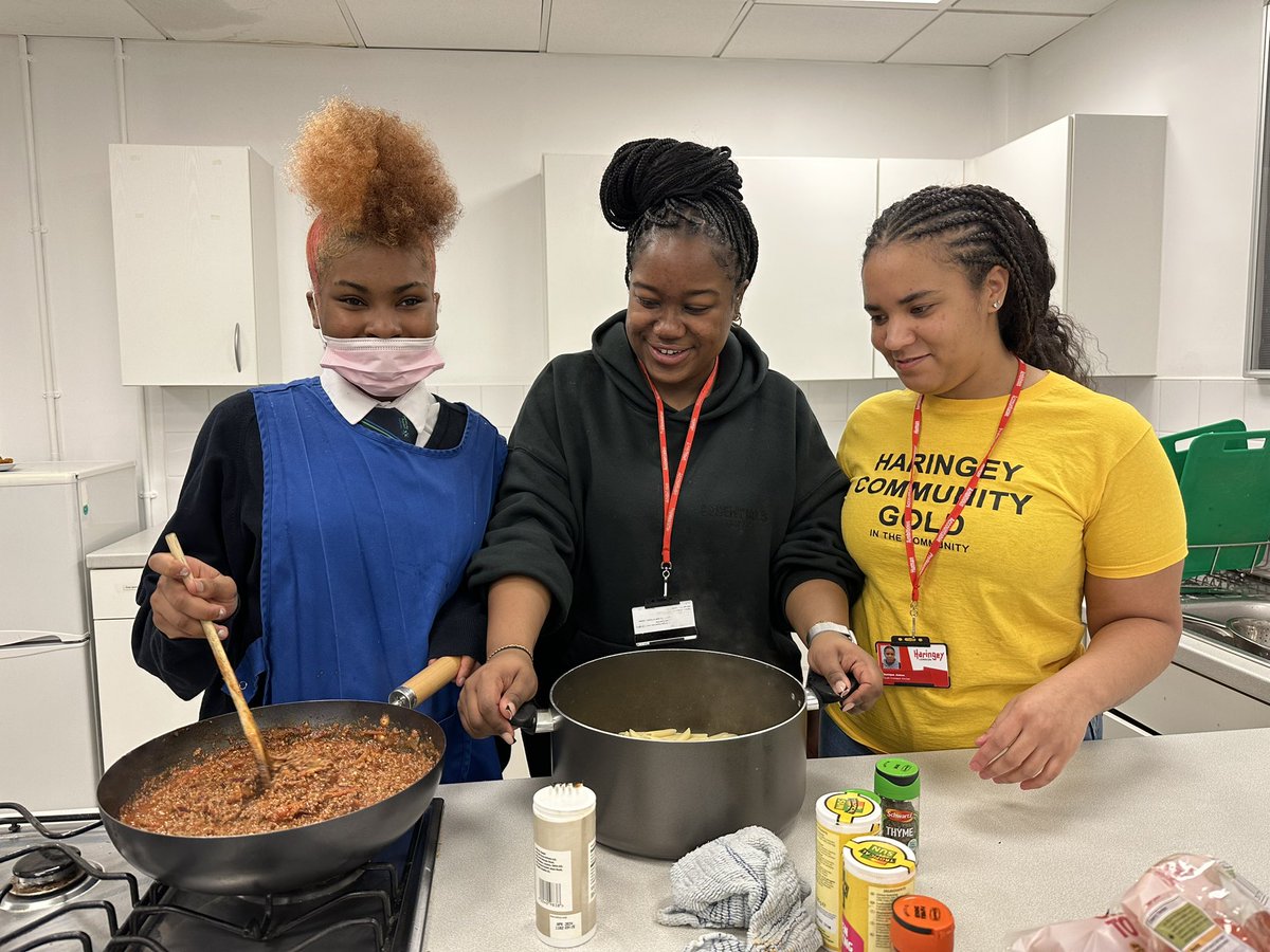 HaringeyLP's tweet photo. Thank you to the team from @haringeycouncil #CommunityGold for coming into Commerce House after school today. We’re very excited about the weekly new extra-curricular cooking club! 👩🍳 #ThisIsAP https://t.co/xaosKrFkB9