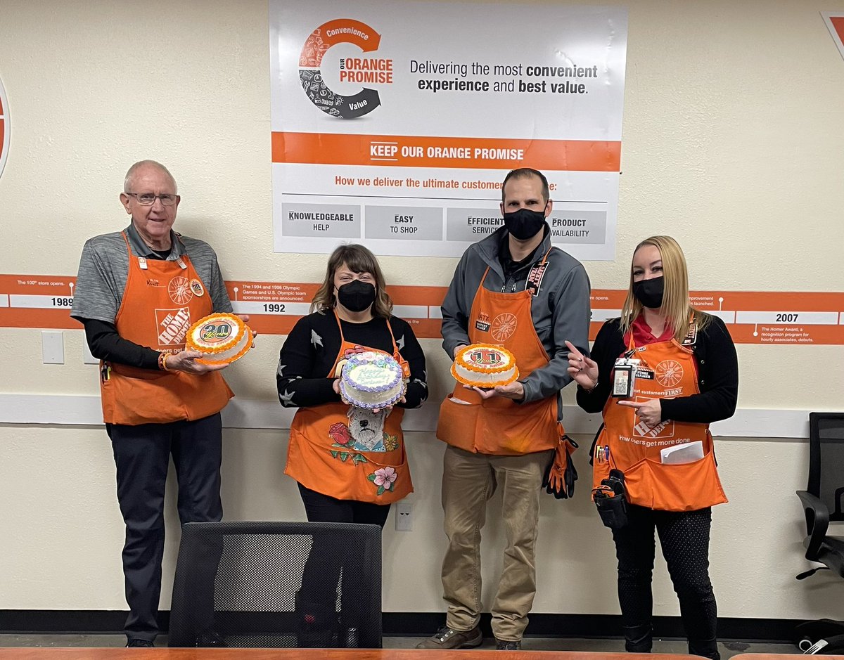 Got to celebrate some pretty amazing associates yesterday! Veteran specialist Kent celebrating 30 years WOW!!! Happy anniversary to our OAM Nate as well. Congrats on your anniversary milestones, gentlemen! Also wishing a happy birthday to our awesome ASDS Darlene! #PacNorthProud