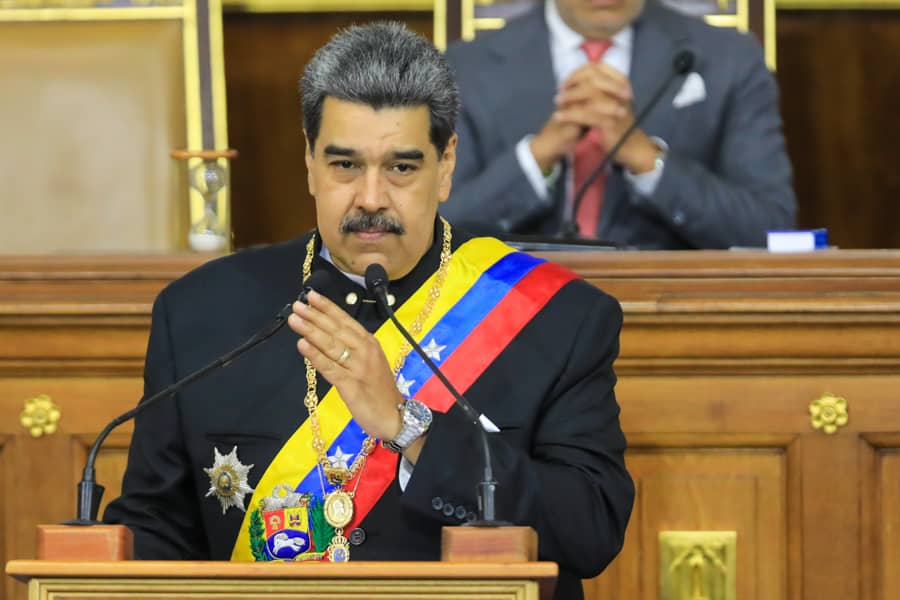 globovision's tweet photo. ✍️#Ahora Presidente Nicolás Maduro anuncia que en los próximos días se otorgará un 30% de financiamiento en divisas para todos los sectores que generen ingresos y empleos al país. https://t.co/hg4HzFRPy0
