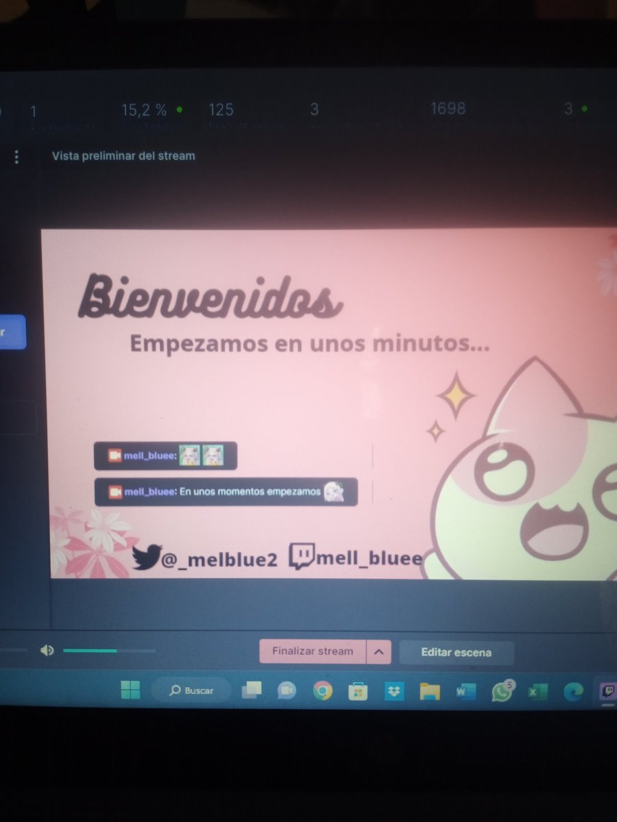 mely_bluee's tweet photo. Estoy en directo en estos momentos ☺️✌️ https://t.co/kGYJEs4Fvc
