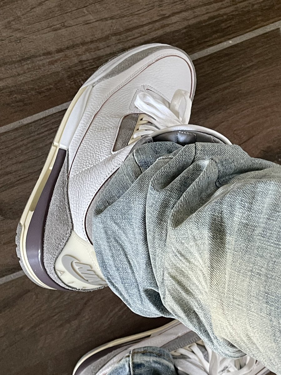 AndrewHTX's tweet photo. @atmos_usa A Ma Maniere Jordan 3 “raised by women” is my favorite collab because how it represents strong women like my mom, who worked hard to raise me and run a business on her own. I didn’t know then but I was learning to be better person/entrepreneur myself
SIZE 9m #atmoscollectorsclub https://t.co/8X0WWv0sUw