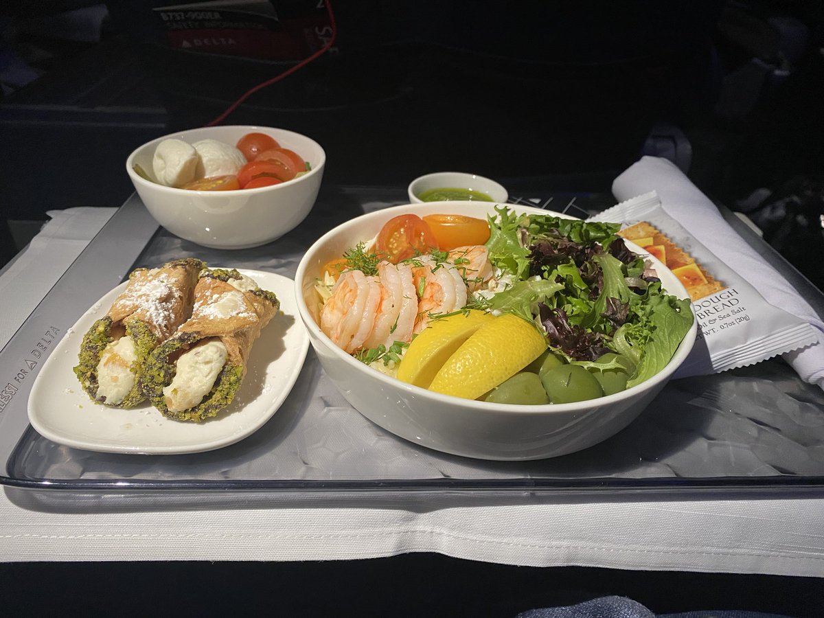 DangitTom's tweet photo. @steakshapiro Plane food https://t.co/c7ScvofsUz