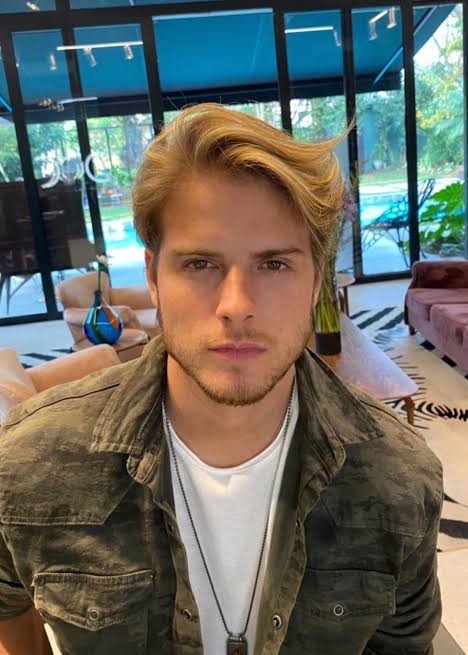 centralreality's tweet photo. 🚨FOFOCA: Gil do Vigor contou que já ficou com Daniel do BBB 20 e com o Danrley do BBB 19!! https://t.co/2G21G1oFeZ