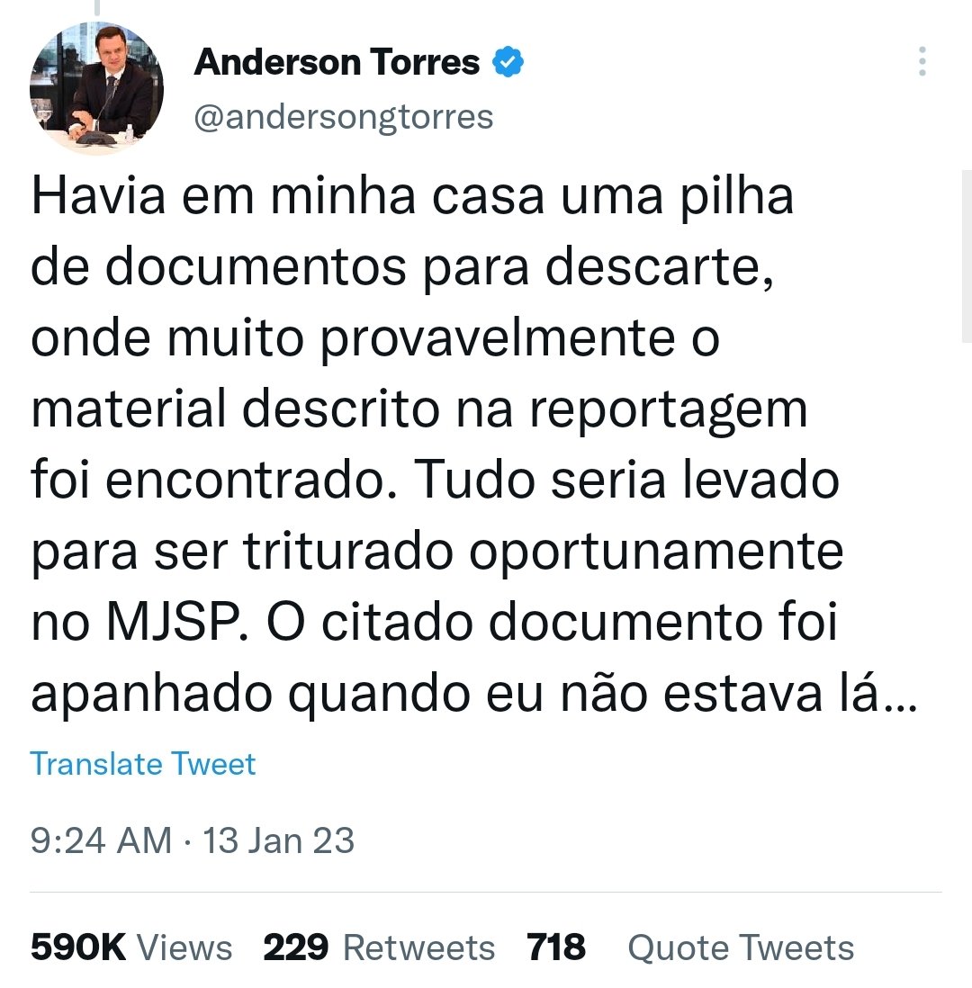 vonloch's tweet photo. "Oi, gente. Eu tava cometendo um crime e tinha separado as provas para serem destruídas, mas foram na minha casa antes disso e..." https://t.co/B1JmO827BL
