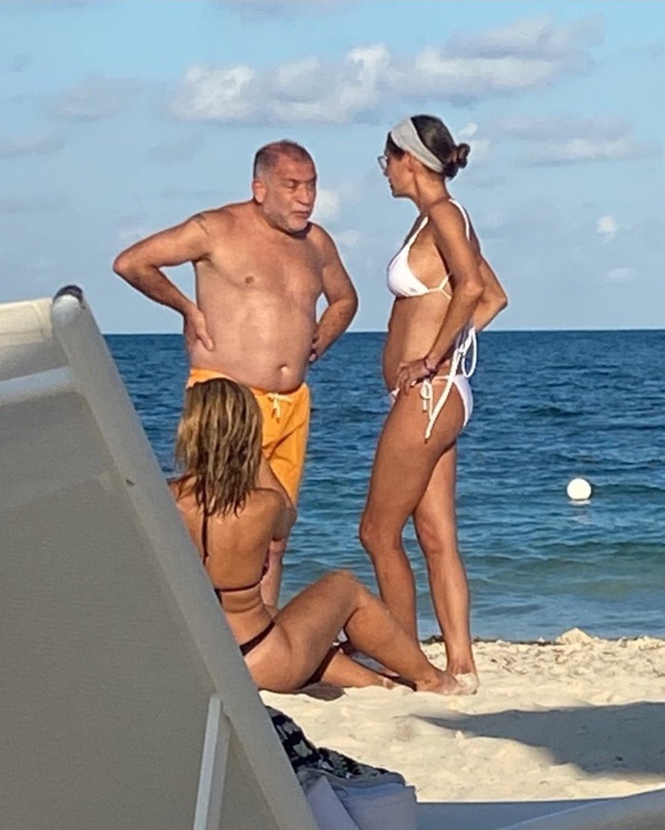 En Cancún, disfrutando gracias a la crisis peronista y alejándose de lo que él dijo que considera "un pueblo de mierda"