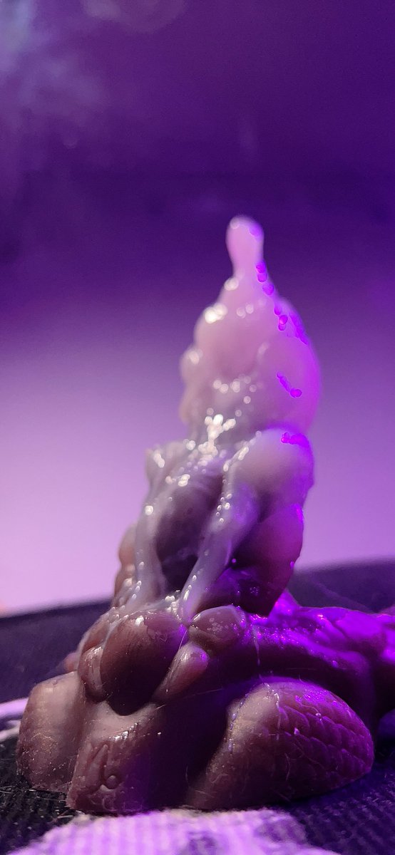 #幻龙 #趁年轻玩点色 

来自@Nothosau幻龙 的摩羯座，s码，设定色。

“你是天使也是魔鬼，是躁动也是压抑。”
“他沉默着挺进，用无可置疑的体魄彰显他的存在感。”
“我不记得我们如何相遇，他已点缀在我的生命里。”
“Virgo and Capricious，契合度百分百，天作之合。” https://t.co/eUO9nAuPeJ