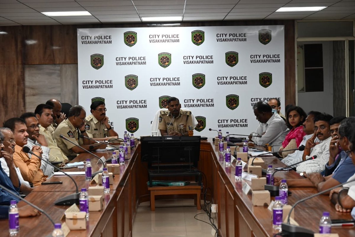 UttarandhraNow's tweet image. Greater Vizag #Police Commissioner initiates Visakha City Security Council #VCSC, to be represented by all Industries. #UANow 
thehindu.com/news/cities/Vi…
