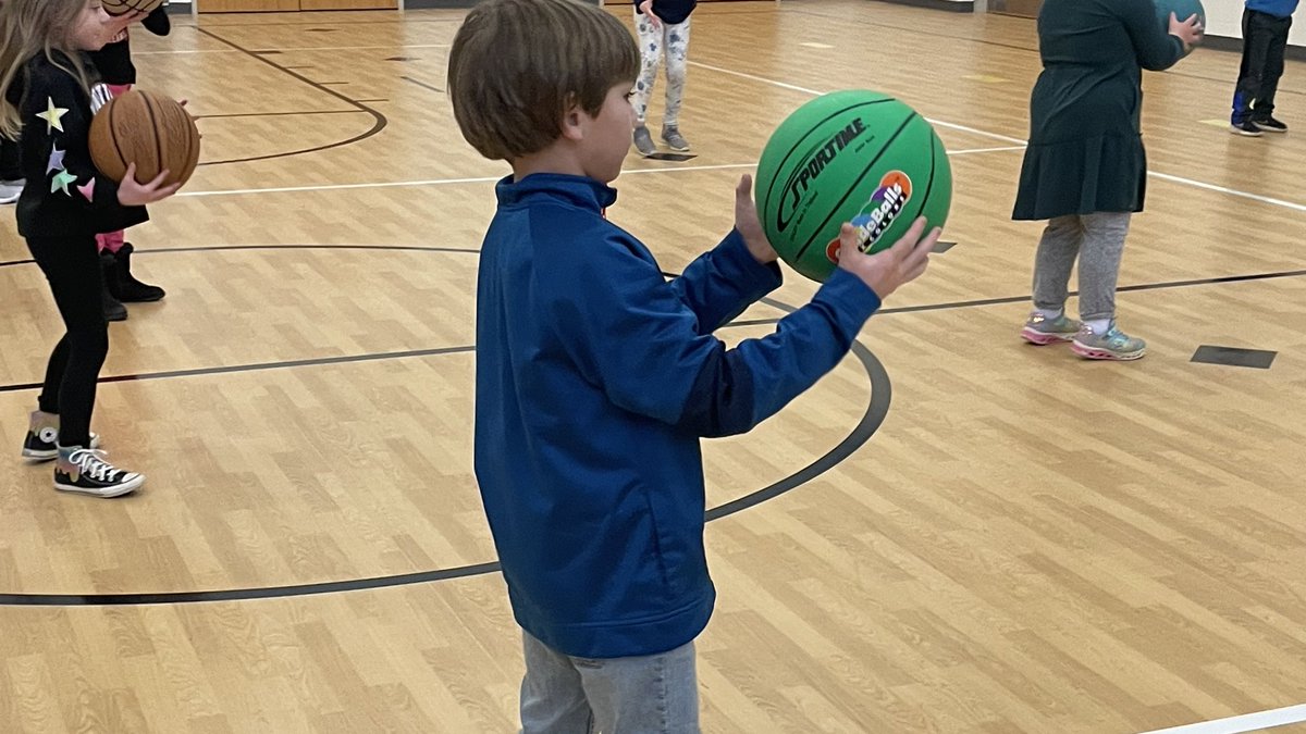 MadisonPlaceK5's tweet photo. The #MovinMavs are working on some ball handling skills.🏀  These #2ndGradeMD Mavs were really concentrating and finding success. … “I got it!” “I did it!”
@Phys_EDucate https://t.co/7Gdl4TX14n