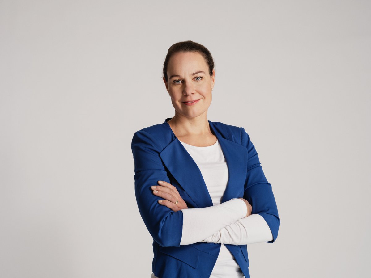 Jag ställer upp i riksdagsvalet för SFP.
Mina valteman är mera motion och rörelse, smart säkerhetspolitik och konkret jämställdhet.
Läs mera om mina teman och tankar på
henrikabacklund.com