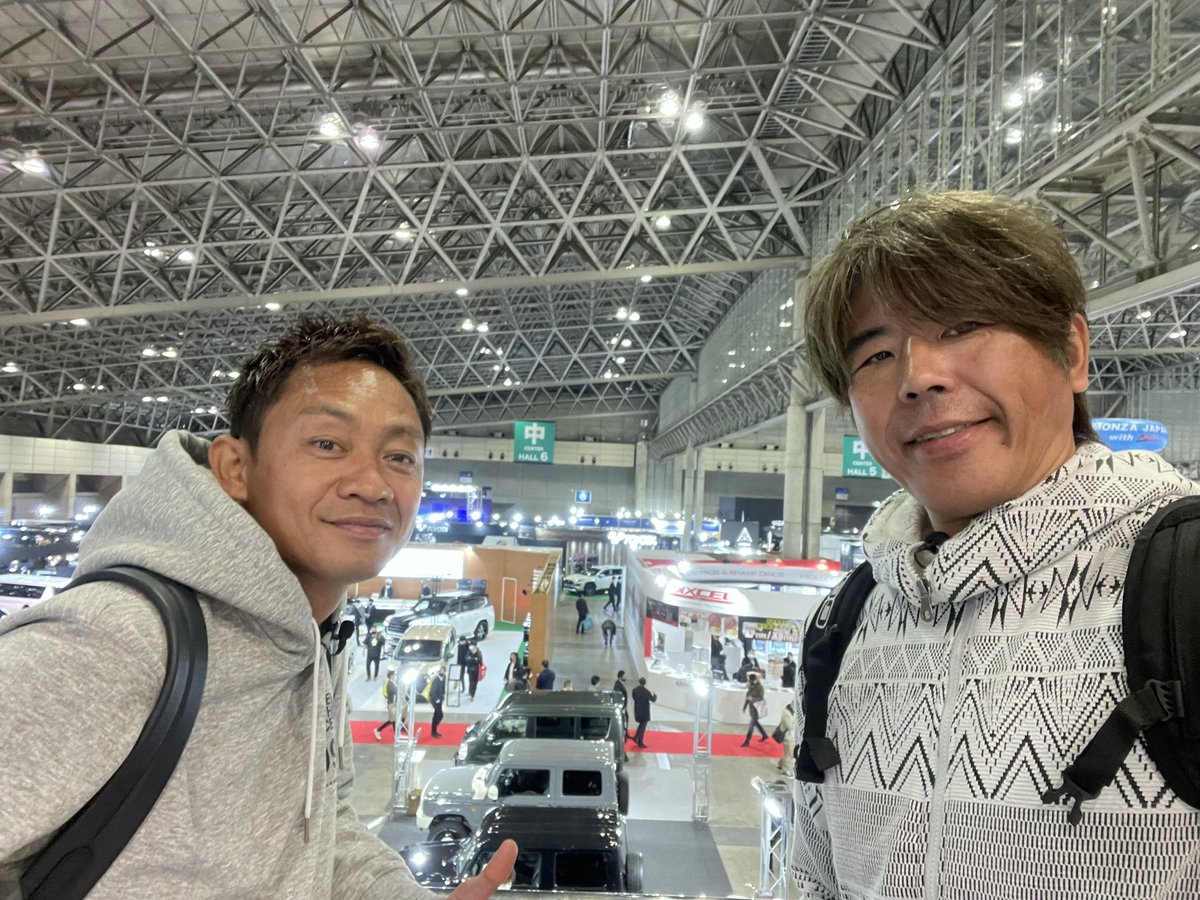 jun38c's tweet photo. 今日はオートサロンでご挨拶を兼ねた視察に行った。そしたら柄の悪いクルマに幅寄せされて「ツラ貸せ」って言われて場内連れ回されてカメラ回されてしまいました🤣
急遽の撮影でオートサロンをを脇阪寿一と紹介します。今年一発目のコラボyoutube乞うご期待!
#channel11 https://t.co/03csXvpZa9