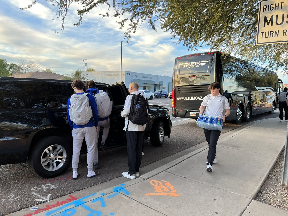UTAMavsMBB's tweet photo. Welp ¯\_(ツ)_/¯ 

S/O @Uber to the rescue after a bus flat on our way to the arena.

@mid_madness || #BuckEm🐎 https://t.co/R52877758Z
