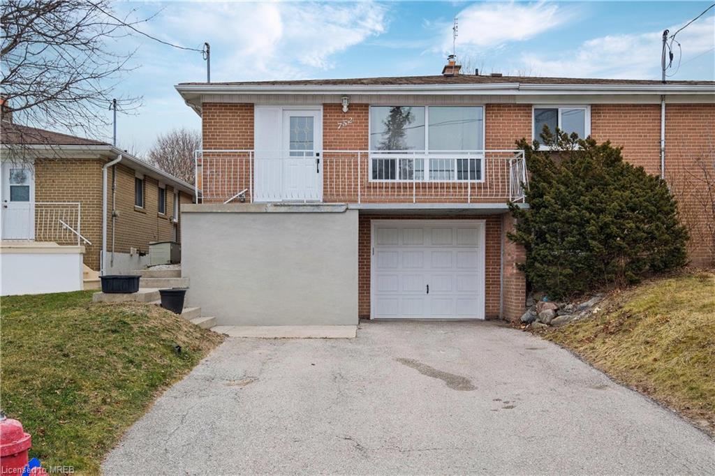 MarioPapandrea's tweet photo. Just Listed in #Newmarket #ON. 752 Sunnypoint Drive! Please retweet!  https://t.co/hIqZtbAH7O https://t.co/sbcPUpuBWr
