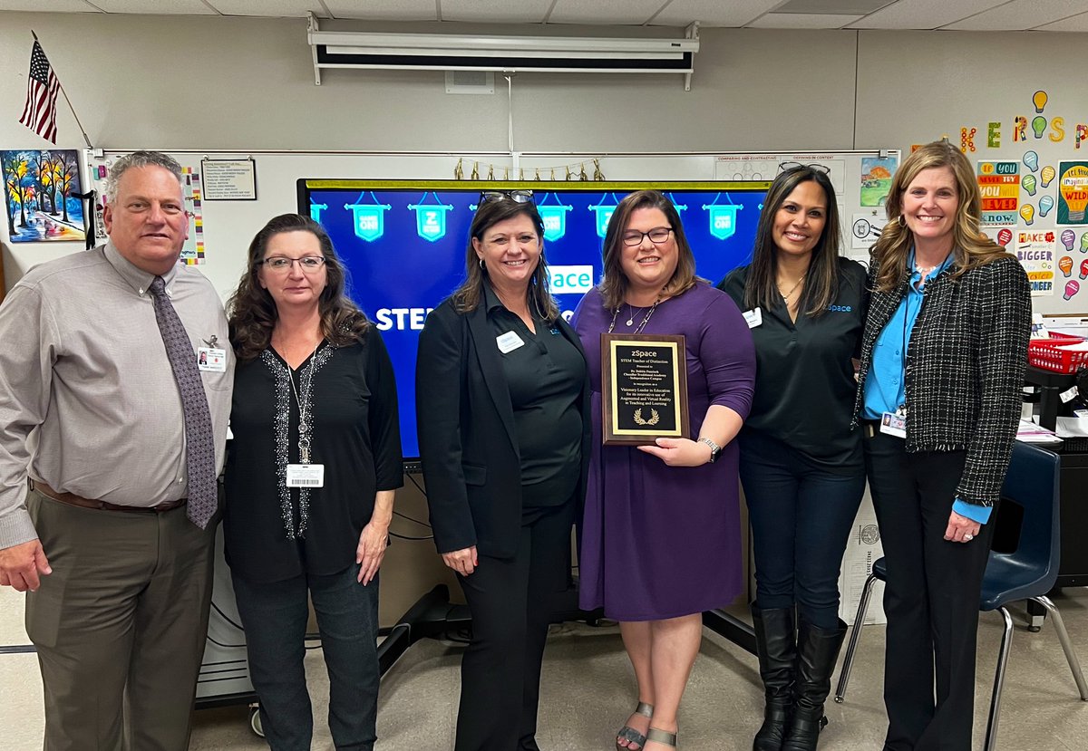 🤩 <a href="/zSpace/">zSpace</a> national came to AZ to recognize <a href="/CTAIndeHawks/">CTAIndependenceHawks</a> teacher Mrs. Posniack &amp; her school for their dedication to #STEMeducation. zSpace virtual reality is changing teaching AND learning. Kids as young as 5 can dissect, discover &amp; engineer!! #WeAreChandlerUnified